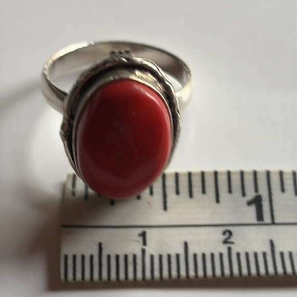 Elegant Red Stone Silver Ring - Picture 8 of 8